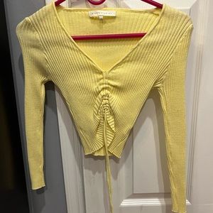Cropped yellow tie shirt